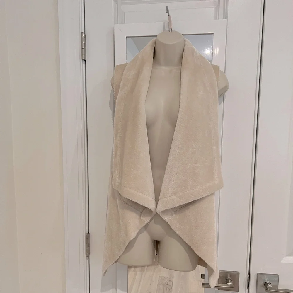 Dolce Cabo faux fur shearling cream vest XS - Picture 1 of 7